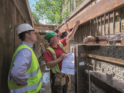 Kundengespräch auf der Baustelle