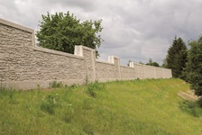 Projektfoto: Hochwasserschutzmauer aus Beton in Cossebaude