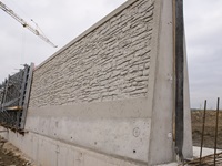 Projektfoto: Hochwasserschutzmauer aus Beton in Cossebaude