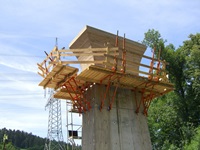 Projektfoto: Pfeilerschalung für die Steinbachtalbrücke