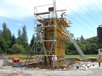 Projektfoto: Pfeilerschalung für die Steinbachtalbrücke